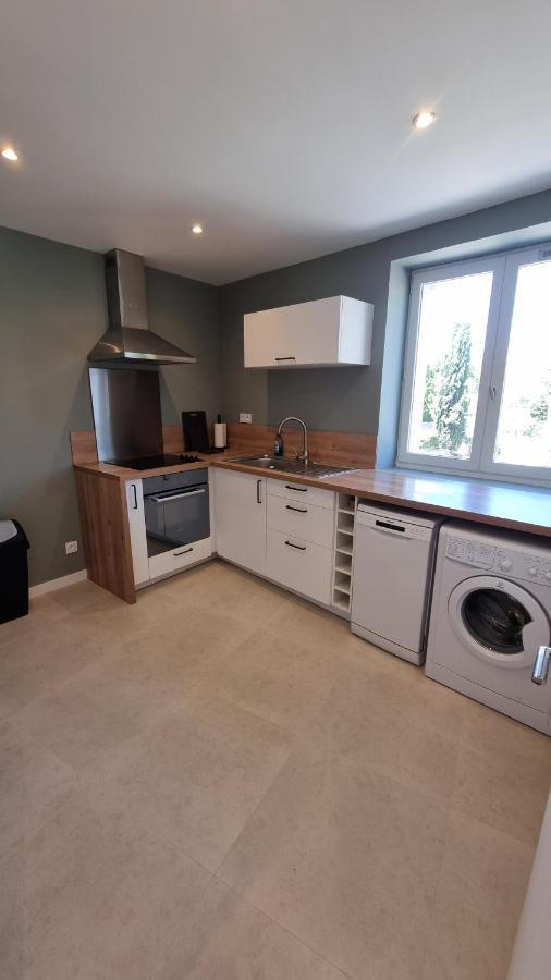 En Plein Coeur De Pelissanne - 55 M2 Renoves - Avec Parking Apartment ภายนอก รูปภาพ
